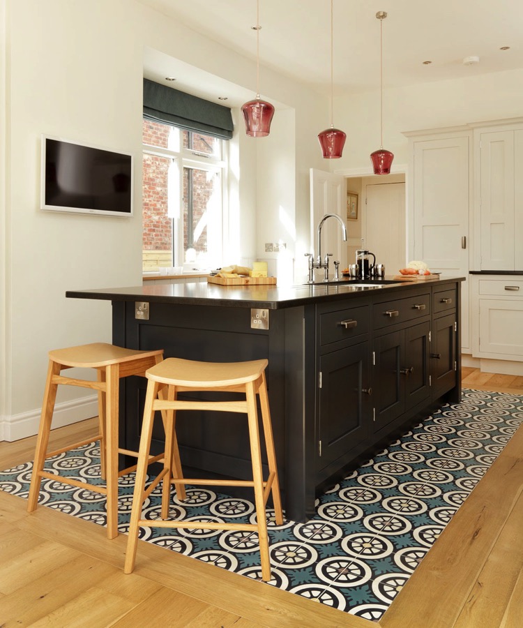 Kitchen tile mosaic patterns add depth to your space