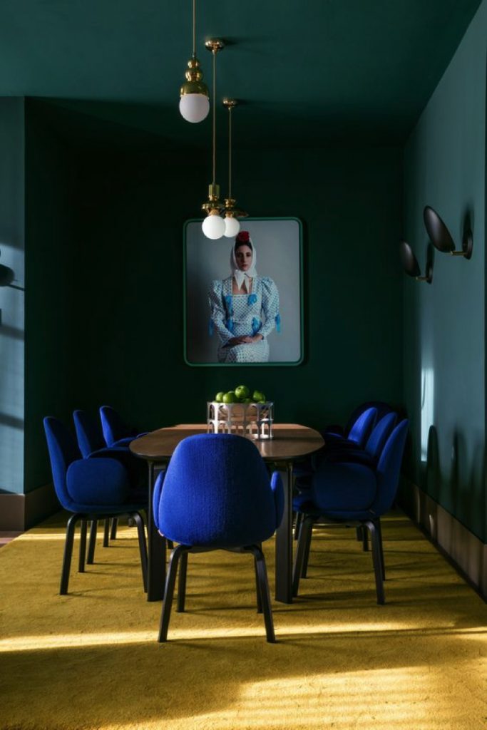 Beautify your interior spacer with colorful hues.