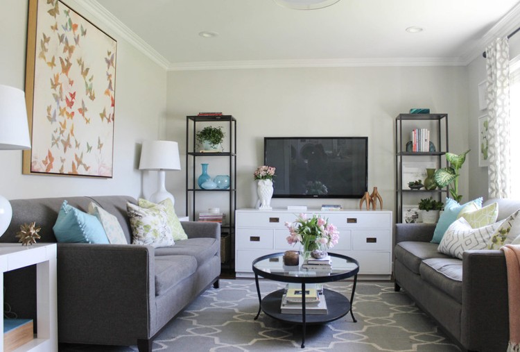 Vertical shelves are gorgeous for small apartments