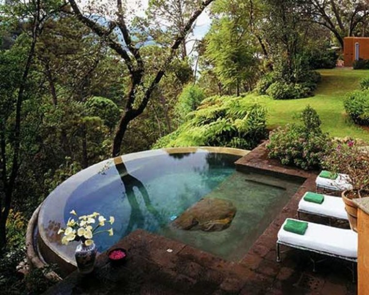 seamless edges pool design
