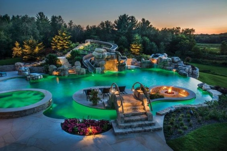 Beautiful swimming pool lighting. 