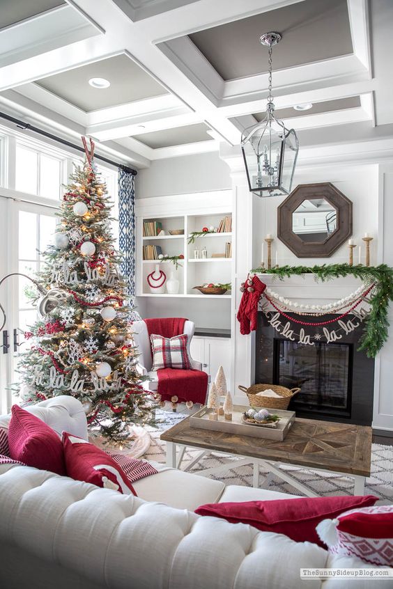 Beautiful Christmas decorated living room. Mosaics Lab inspiration.