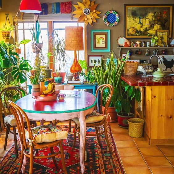 Colorful maximal interiors
