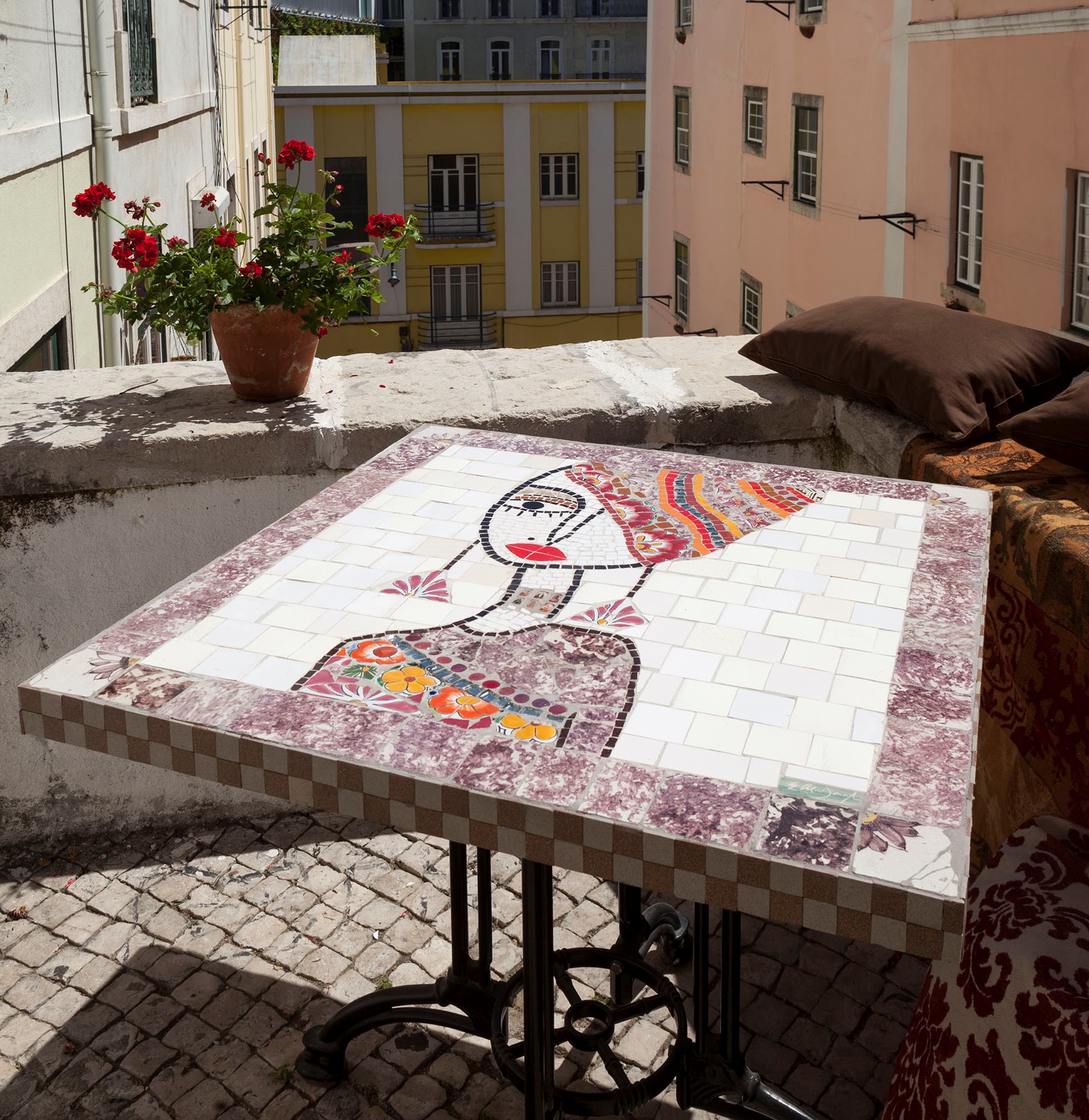Mosaic Table Design by Mosaics Lab