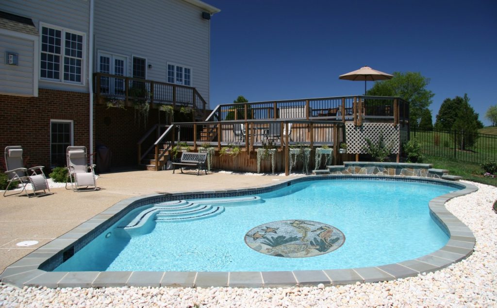 Pool mosaic designs and pool tiles